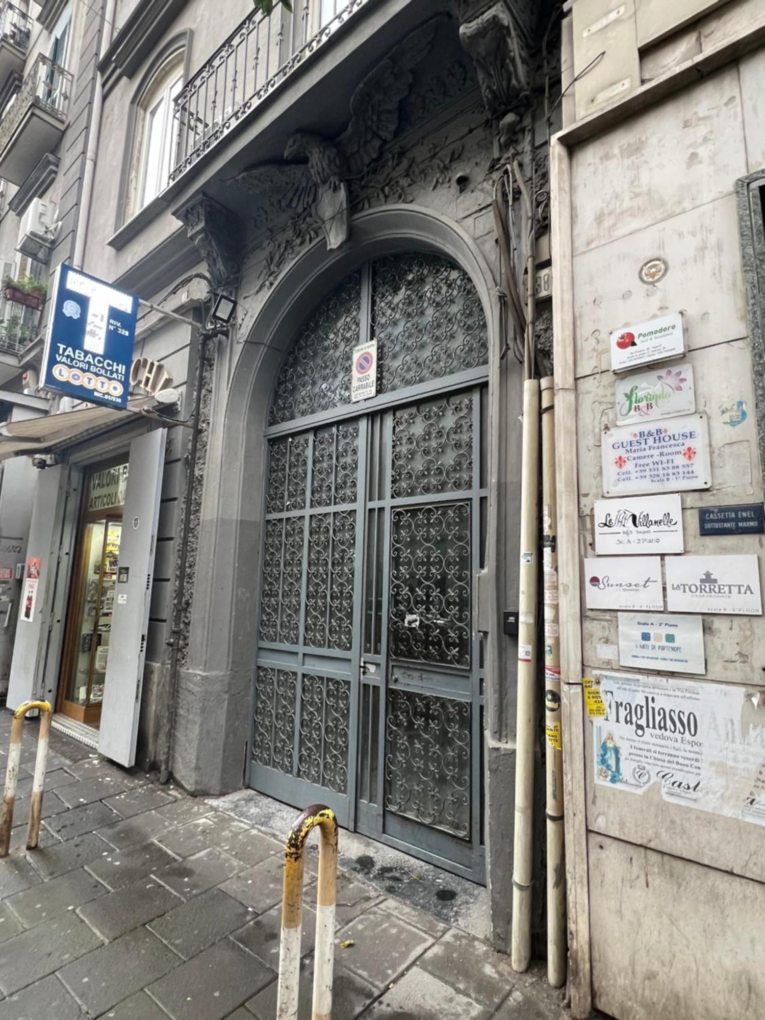 Beb Mariafrancesca Bed & Breakfast Napoli Exterior foto