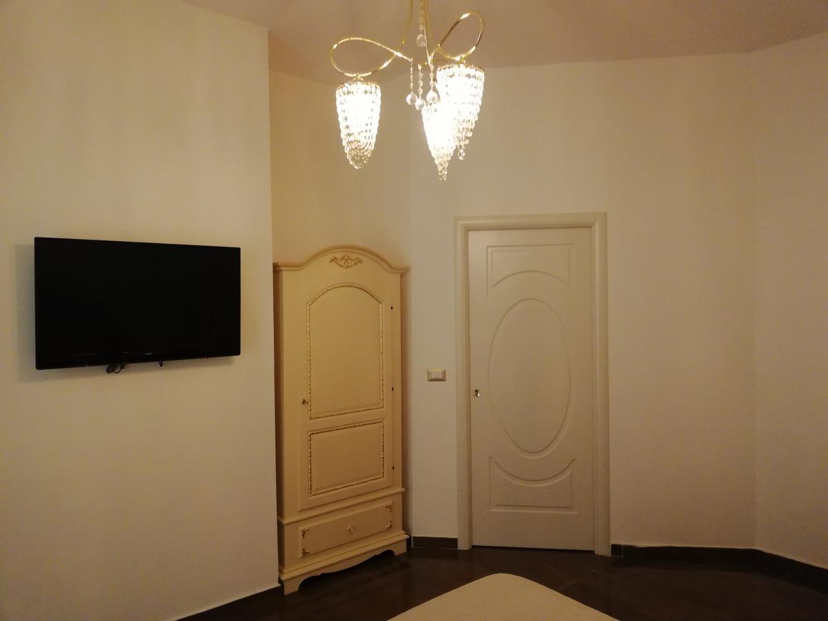 Beb Mariafrancesca Bed & Breakfast Napoli Exterior foto