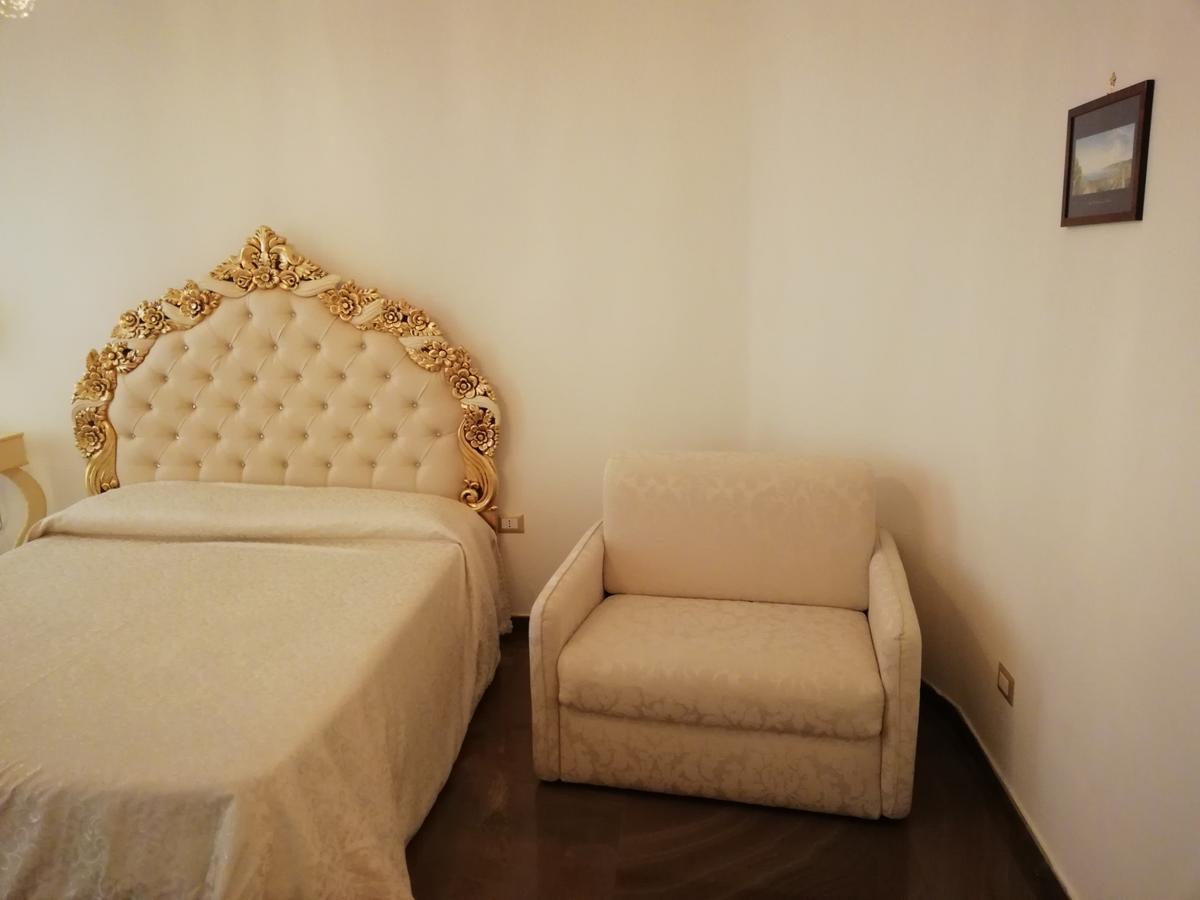 Beb Mariafrancesca Bed & Breakfast Napoli Exterior foto